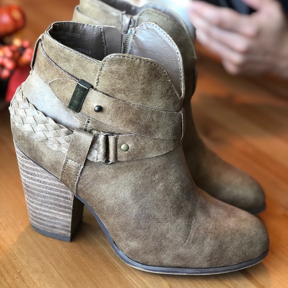 [XOXO] beige booties